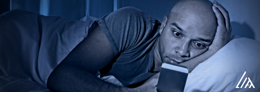 Exponerte a la luz del celular por las noches podría aumentar el riesgo de  cáncer